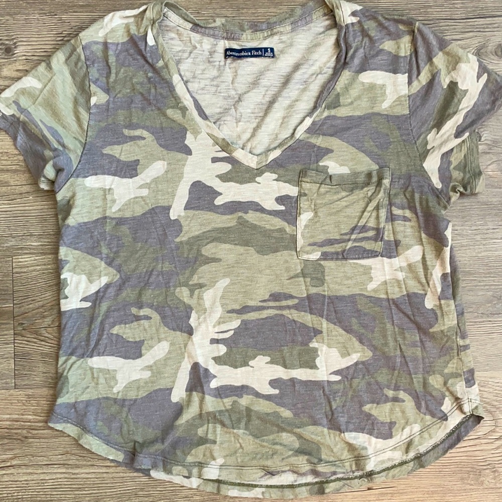 Abercrombie & fitch camo v-neck tshirt